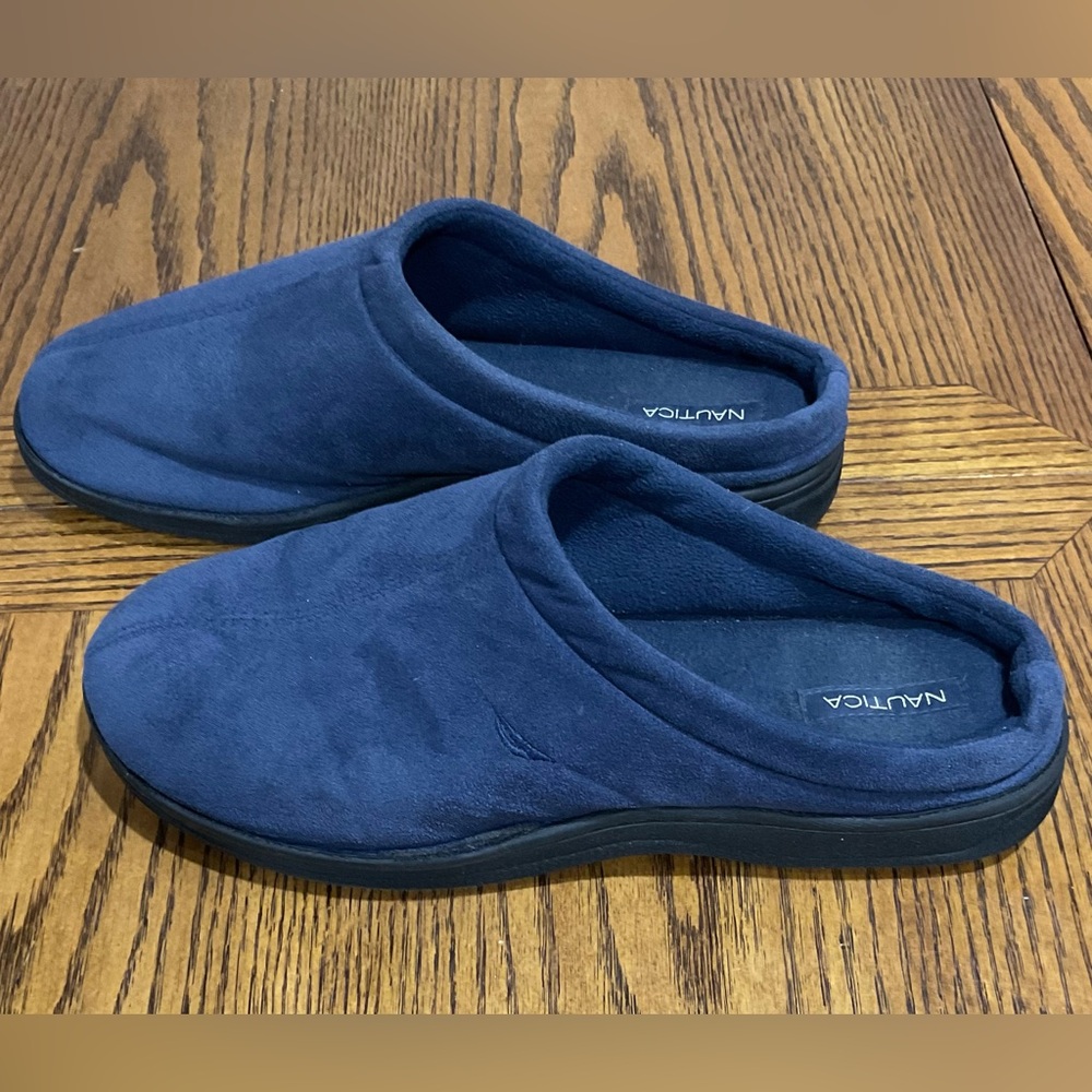Nautica navy blue soft slippers L